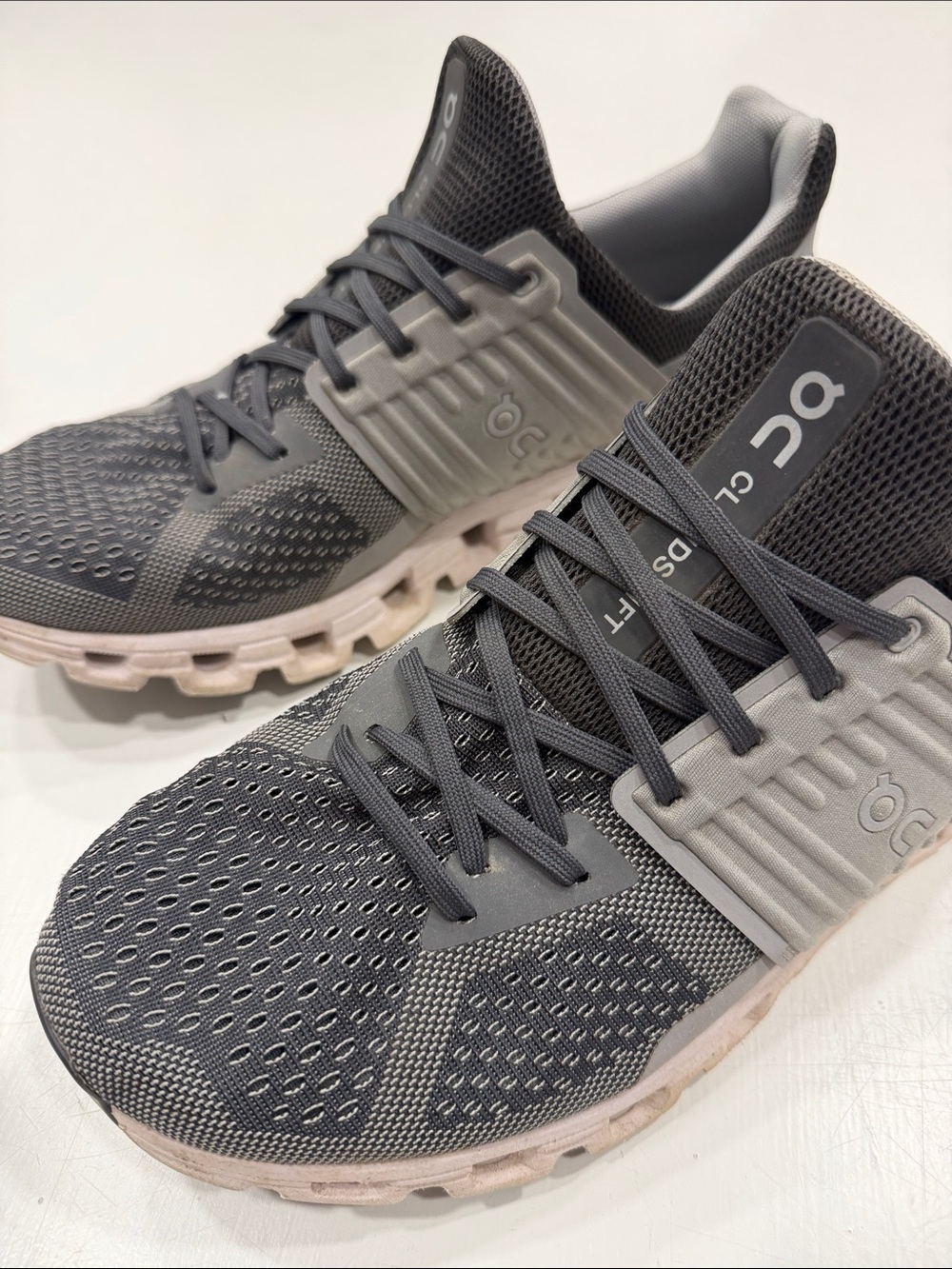 On Running Men's Cloudswift Gray Athletic Running Shoes